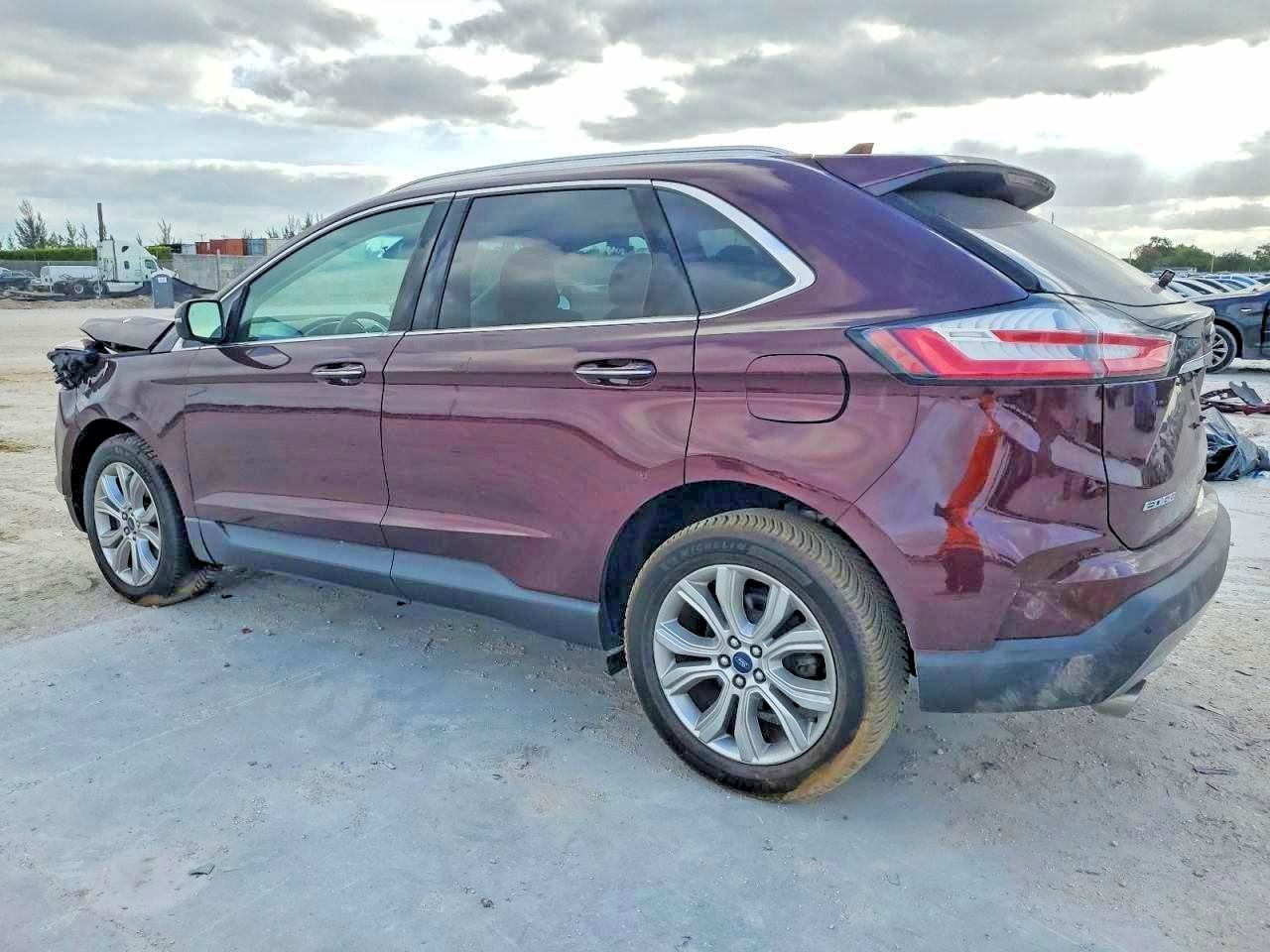 2019 Ford Edge Titanium - zdjęcie 2
