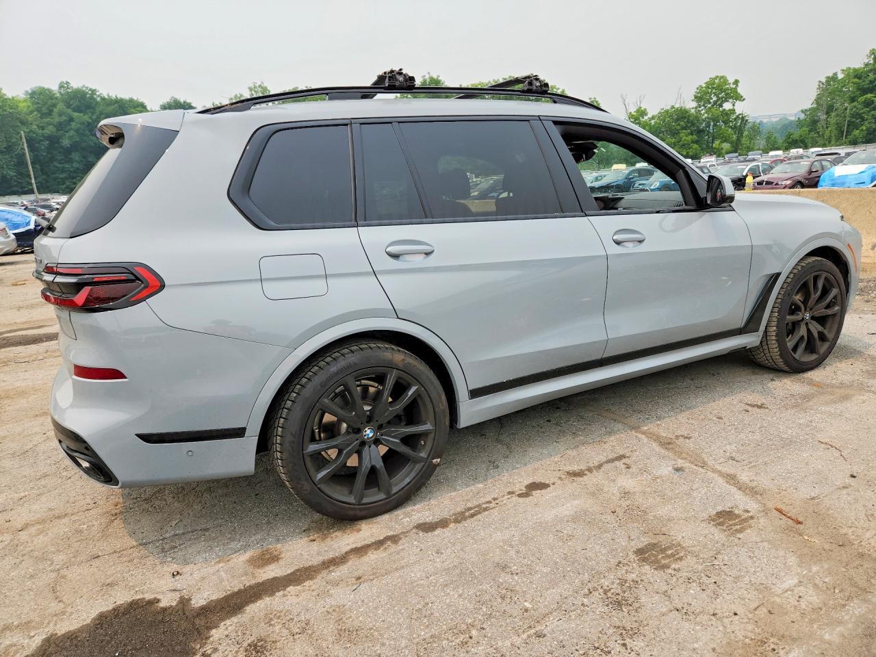 2025 BMW X7 xDrive40I - zdjęcie 3