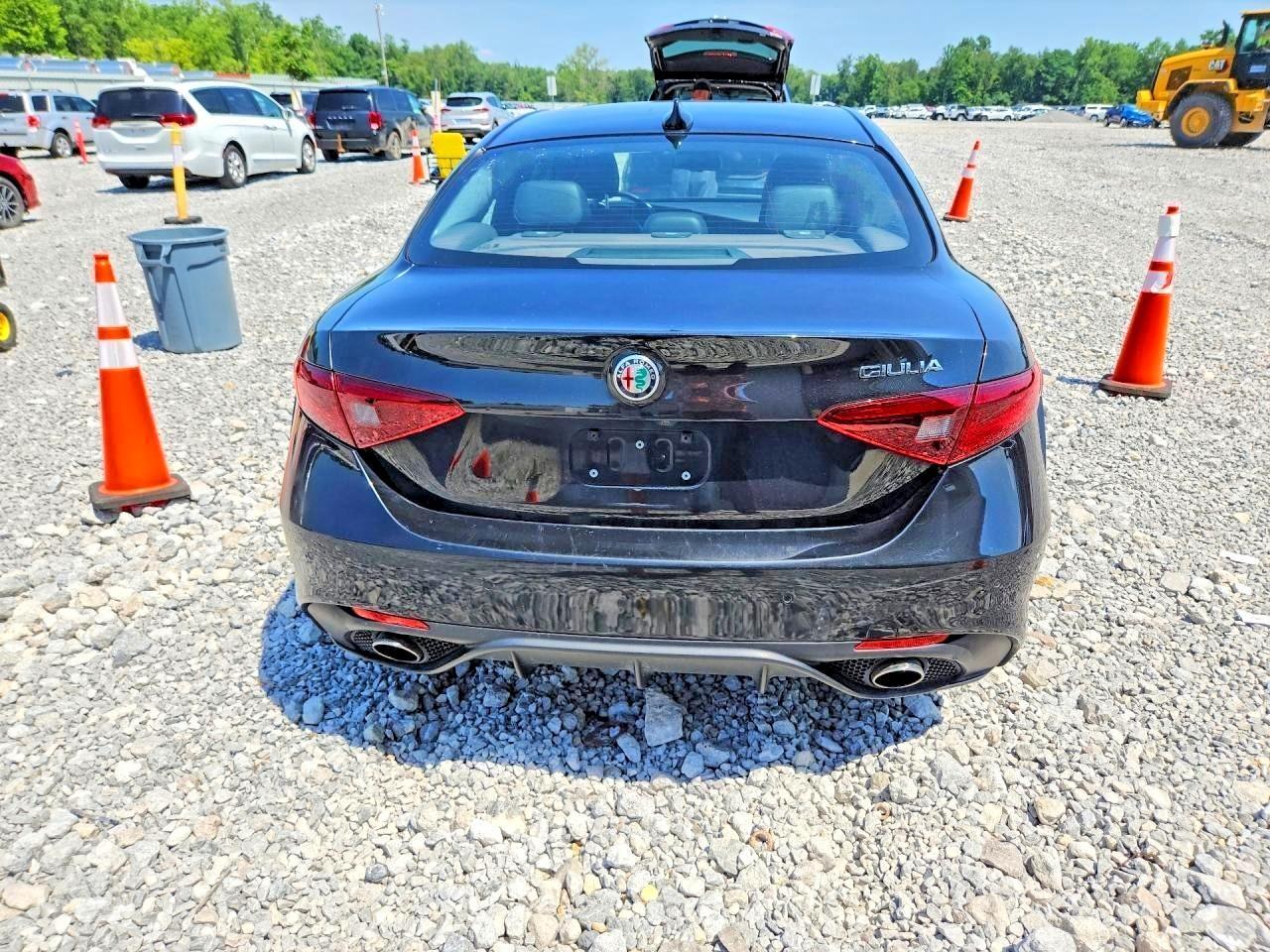 2018 Alfa Romeo Giulia - zdjęcie 6