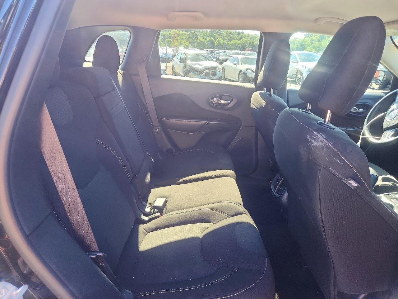 2016 Jeep Cherokee Latitude - zdjęcie 21