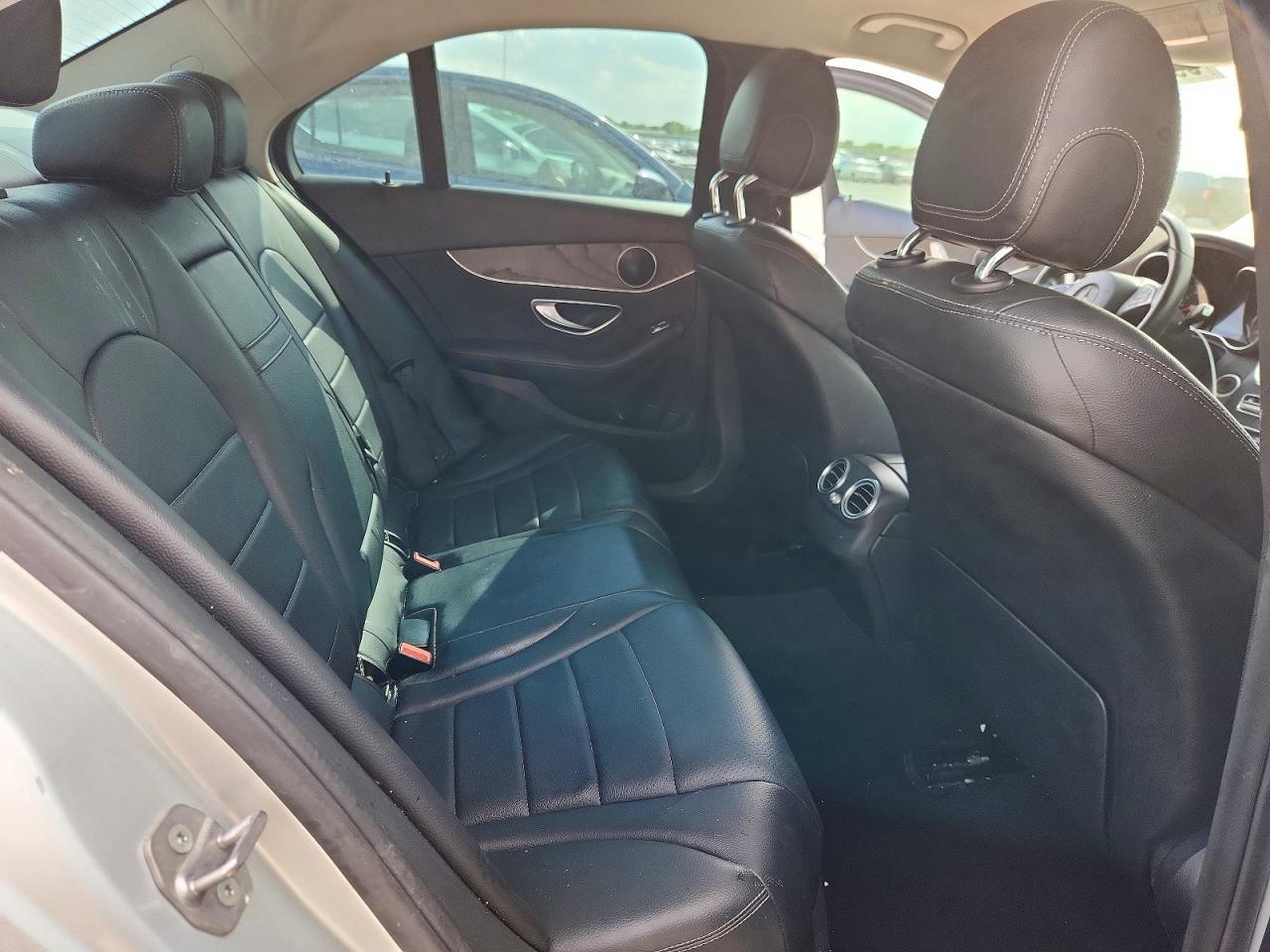 2016 Mercedes-Benz C 300 - zdjęcie 10