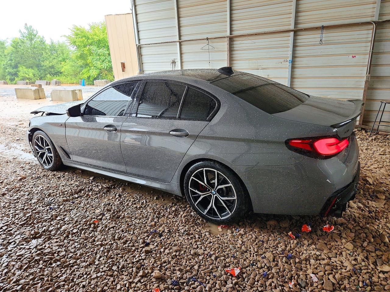 2021 BMW Seria 5 M550i - zdjęcie 2