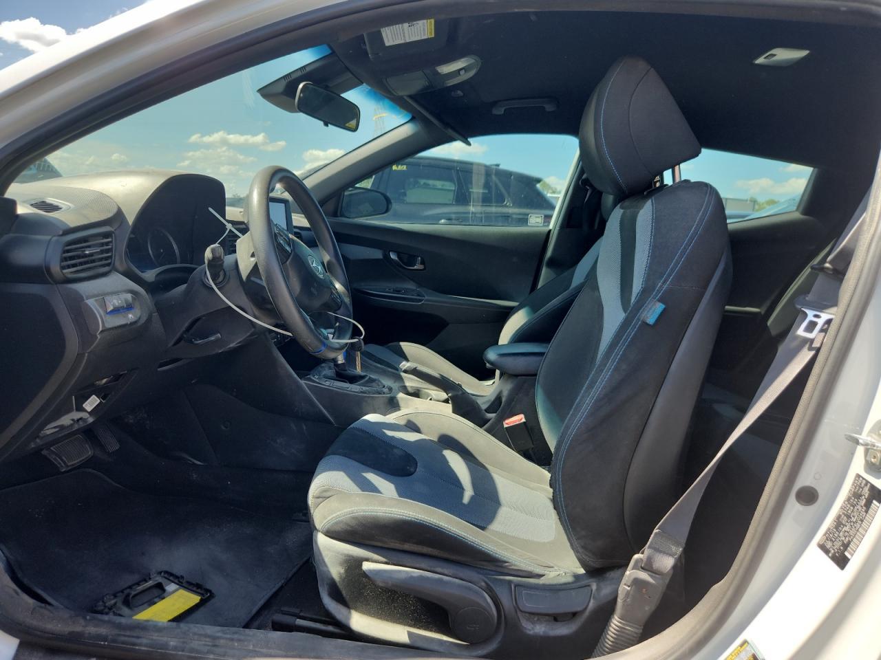 2020 Hyundai Veloster 2.0L - zdjęcie 7