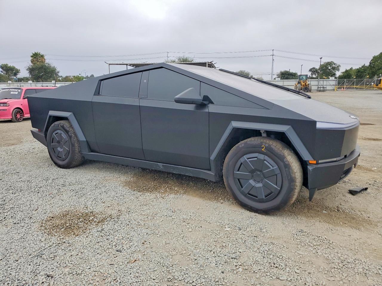2025 Tesla Cybertruck - zdjęcie 4