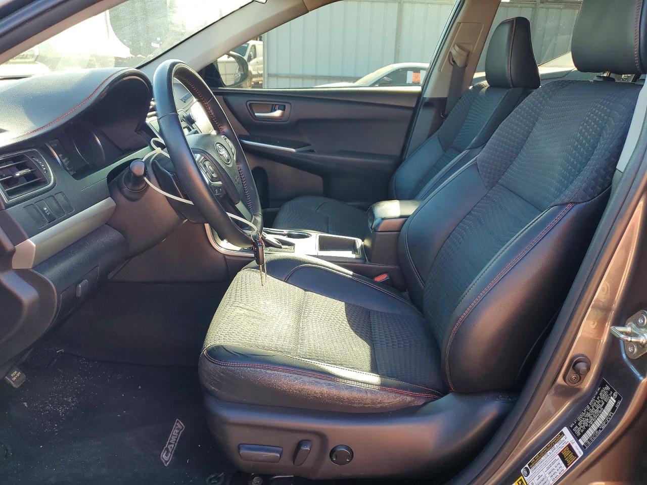 2015 Toyota Camry Le - zdjęcie 7