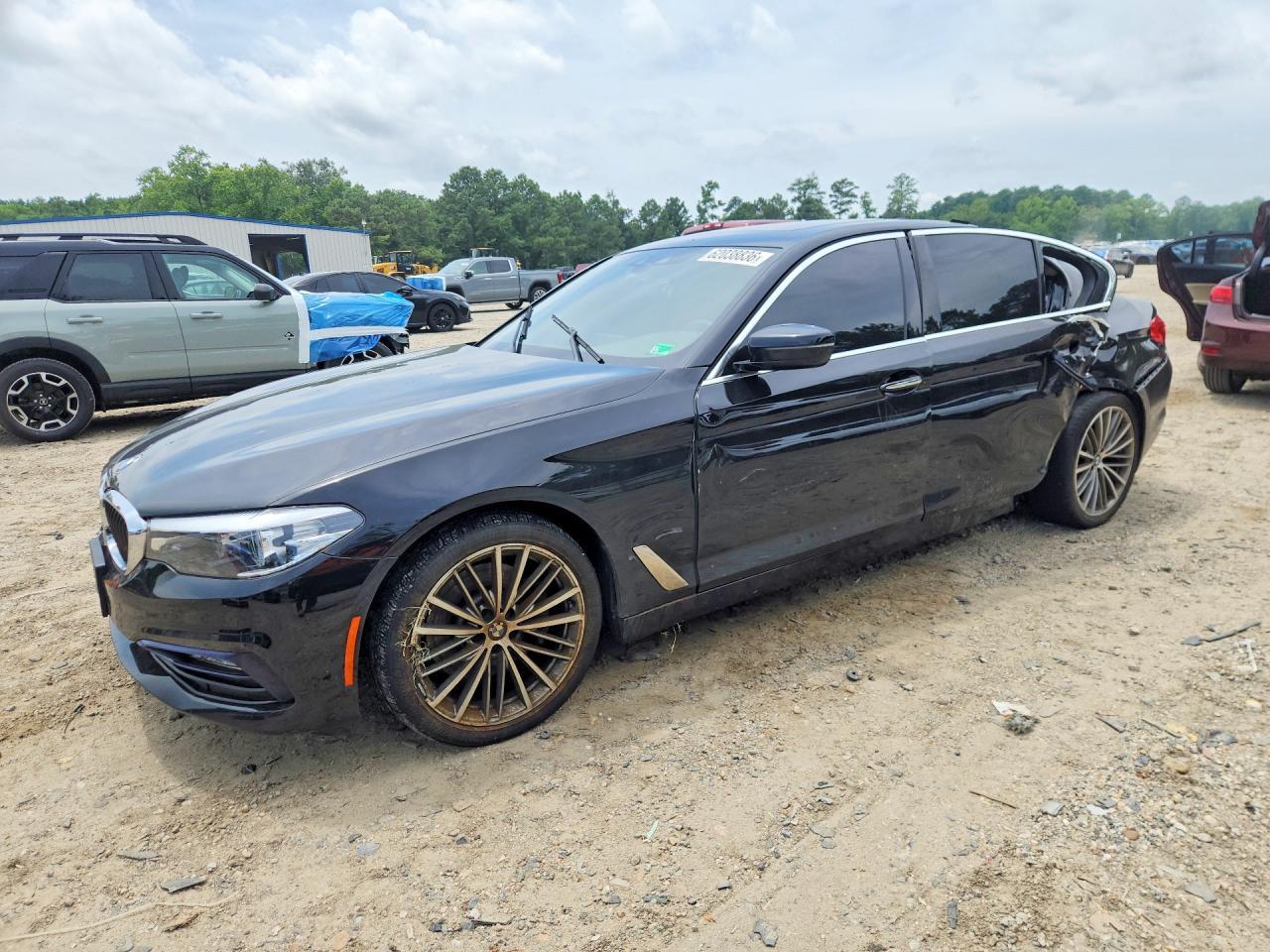 2018 BMW Seria 5 530i - zdjęcie główne