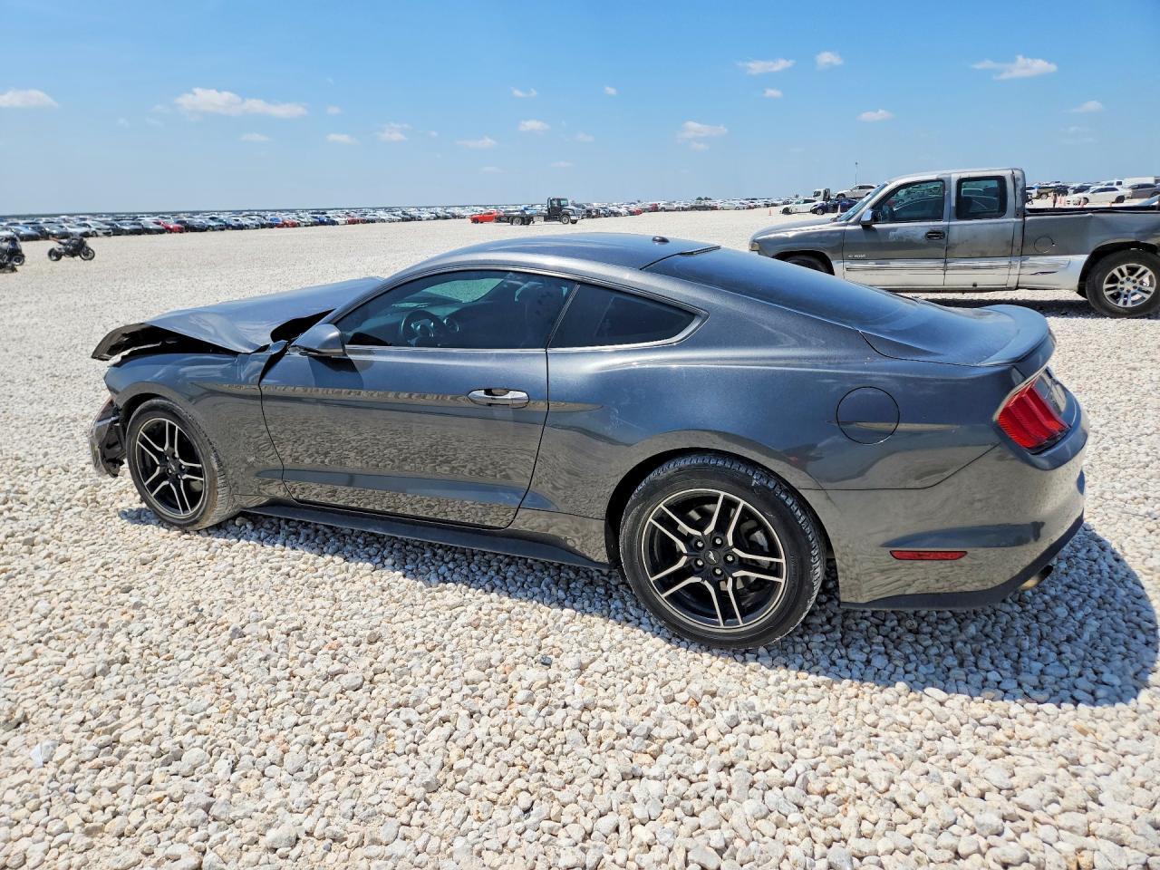 2018 Ford Mustang - zdjęcie 2