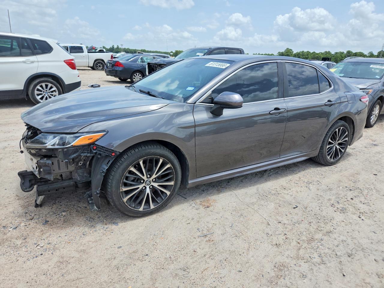 2020 Toyota Camry Se - zdjęcie główne