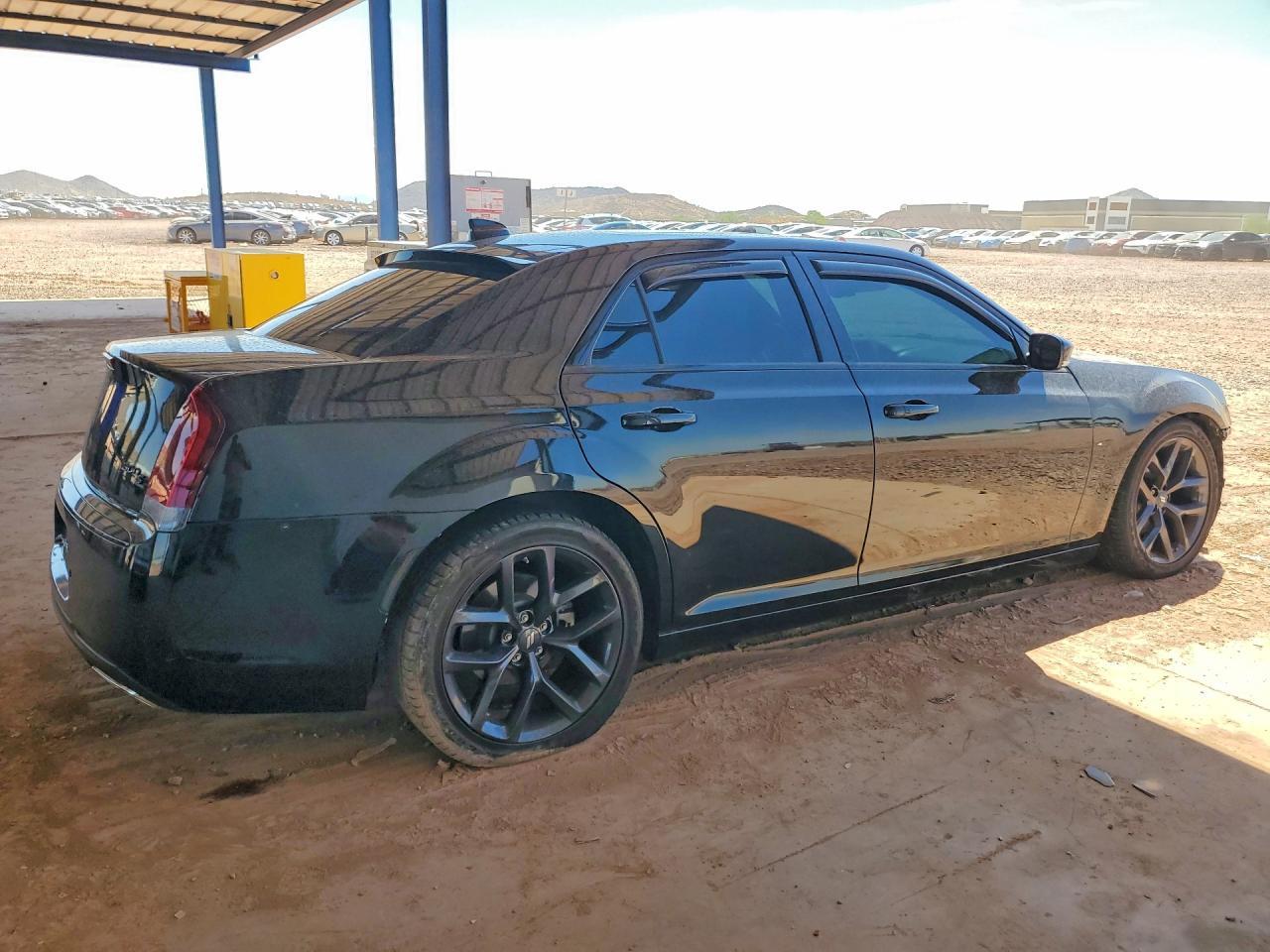 2022 Chrysler 300 S - zdjęcie 3