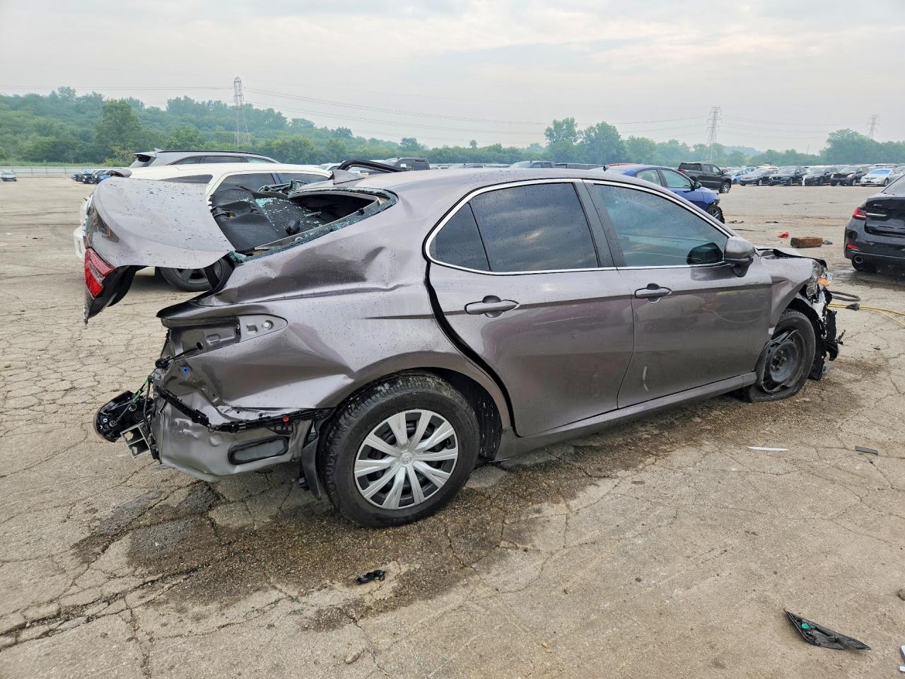 2024 Toyota Camry Le - zdjęcie 3