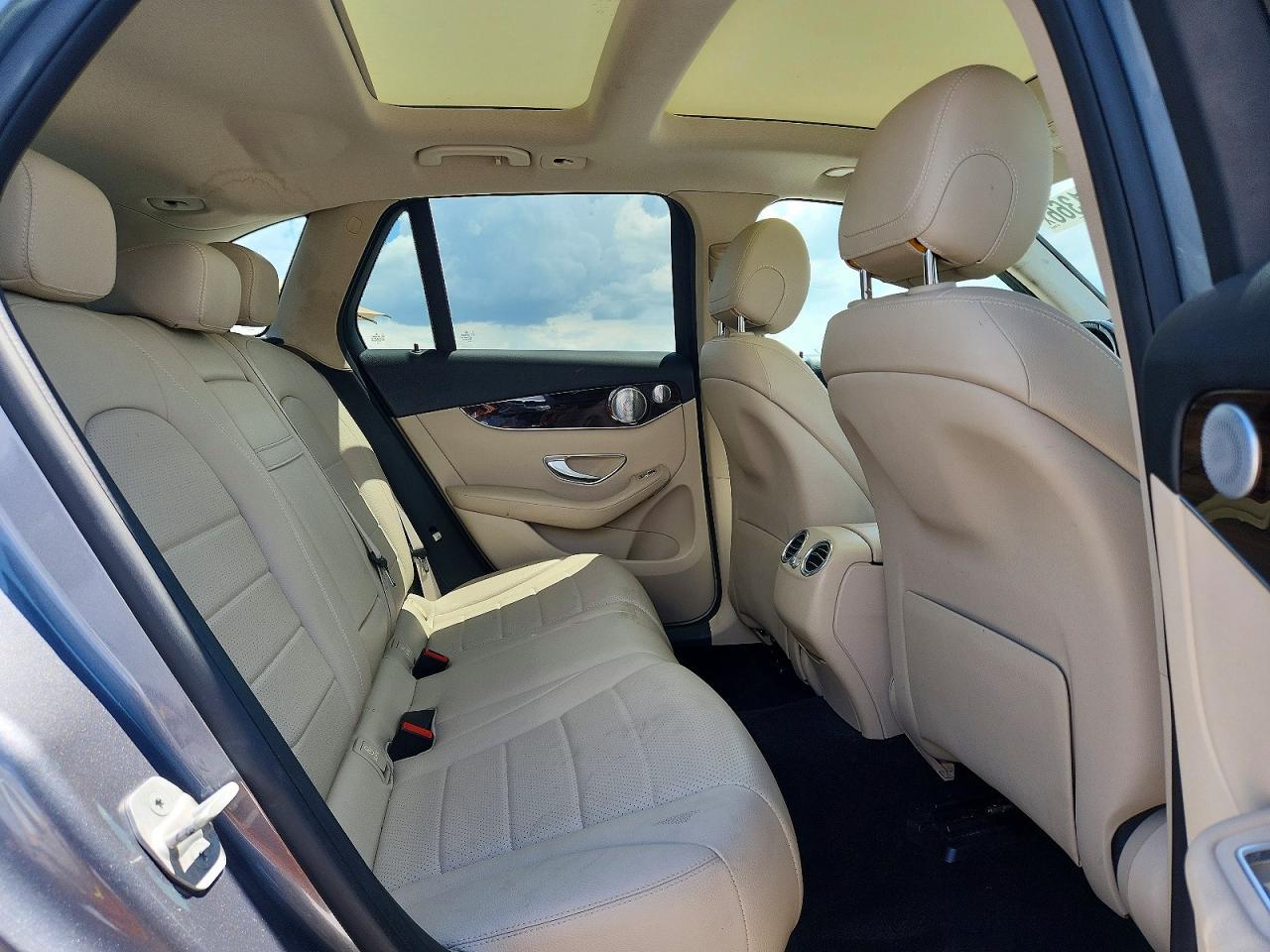 2016 Mercedes-Benz Glc 300 - zdjęcie 11