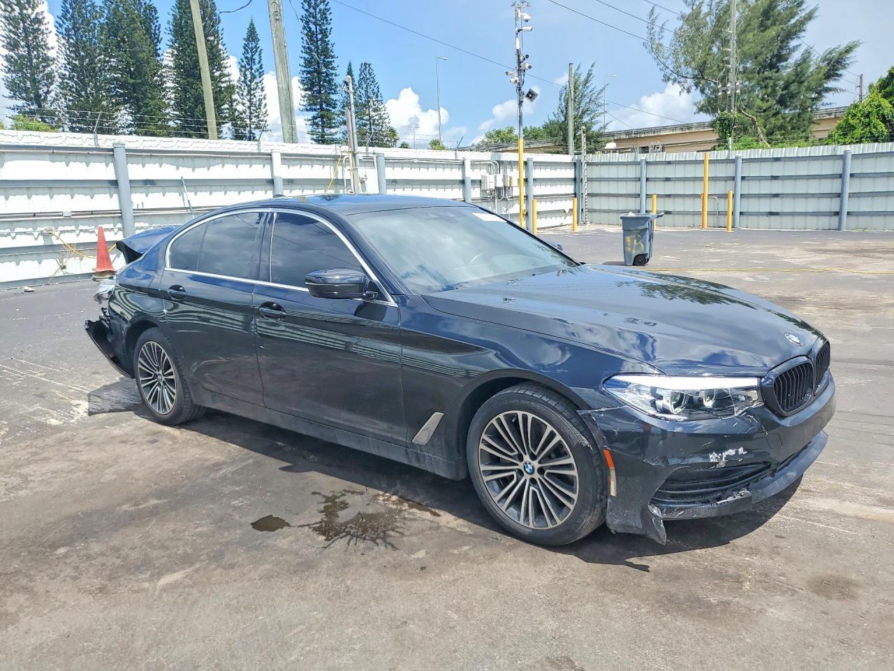 2019 BMW 530 I - zdjęcie 4