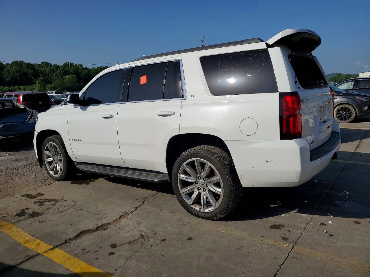 2015 Chevrolet Tahoe - zdjęcie 2