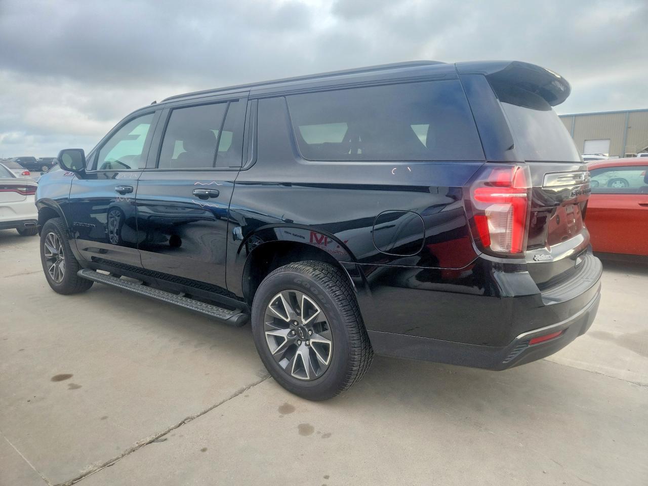 2022 Chevrolet Suburban K1500 Z71 - zdjęcie 2