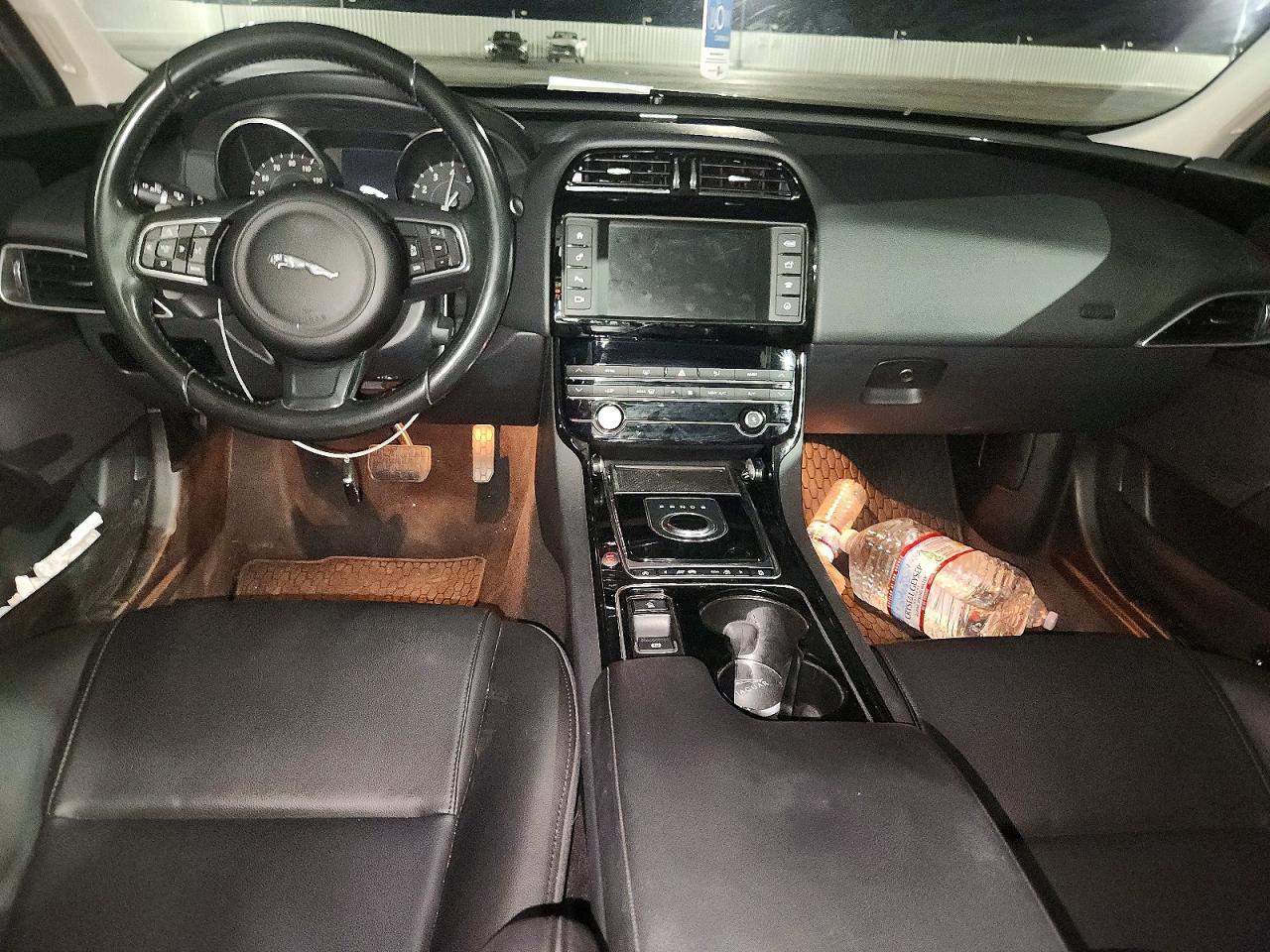 2017 Jaguar Xe Premium - zdjęcie 8