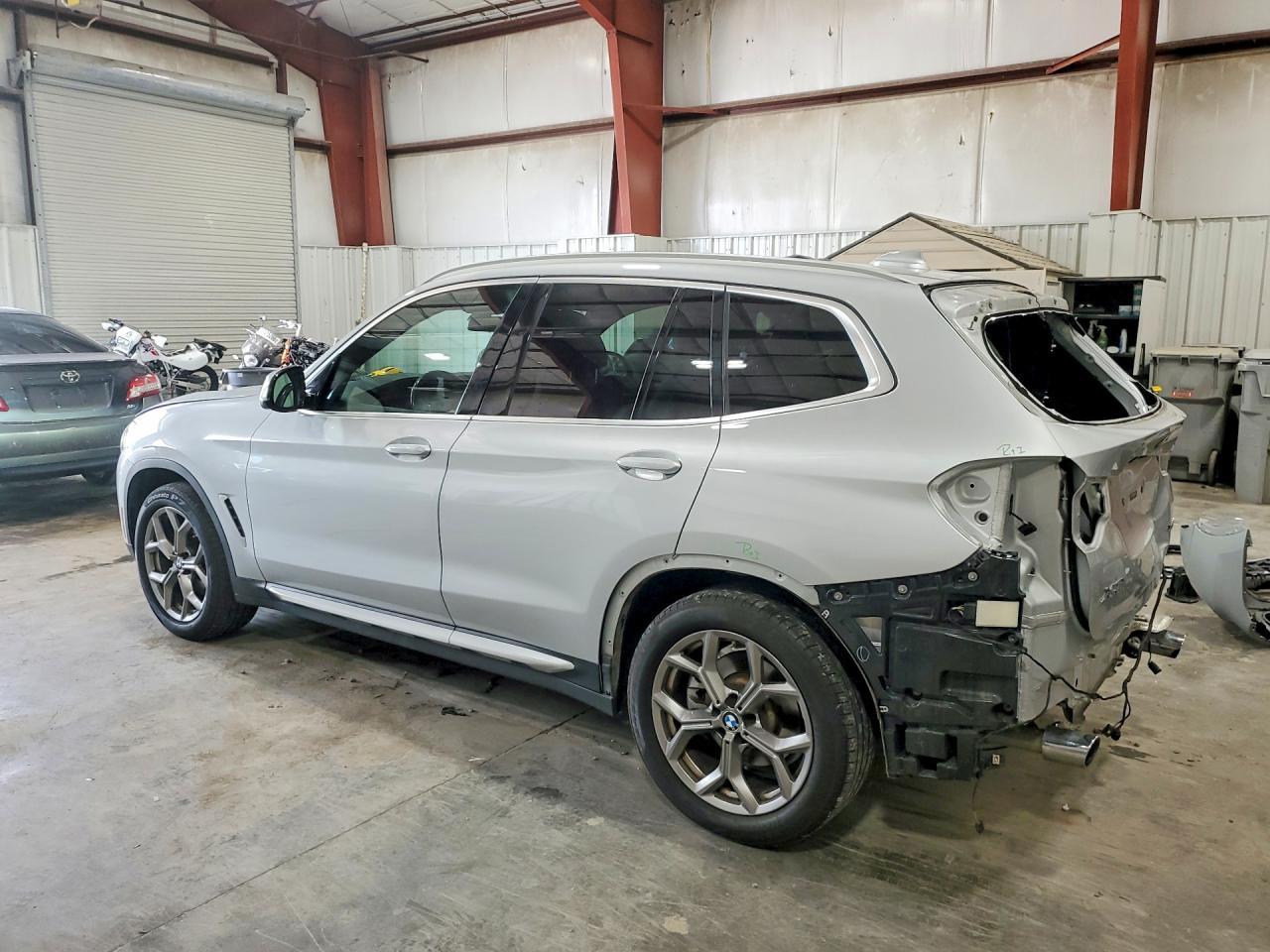 2021 BMW X3 xDrive30I - zdjęcie 2
