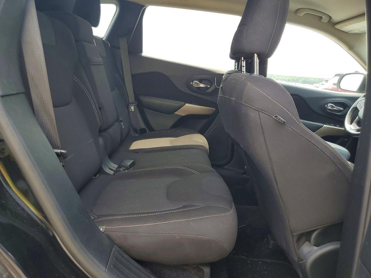 2017 Jeep Cherokee Latitude - zdjęcie 11