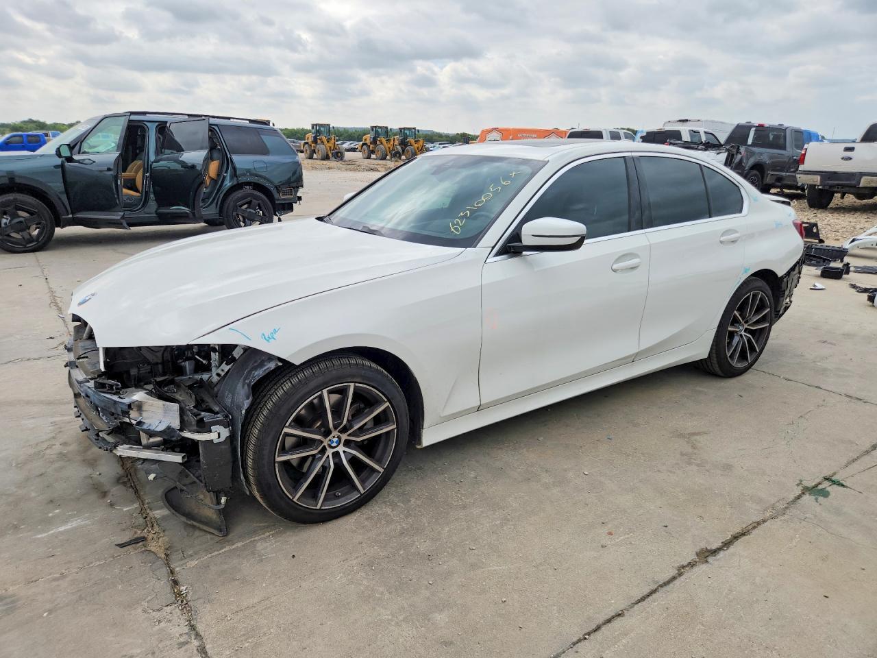 2022 BMW 330I - zdjęcie główne