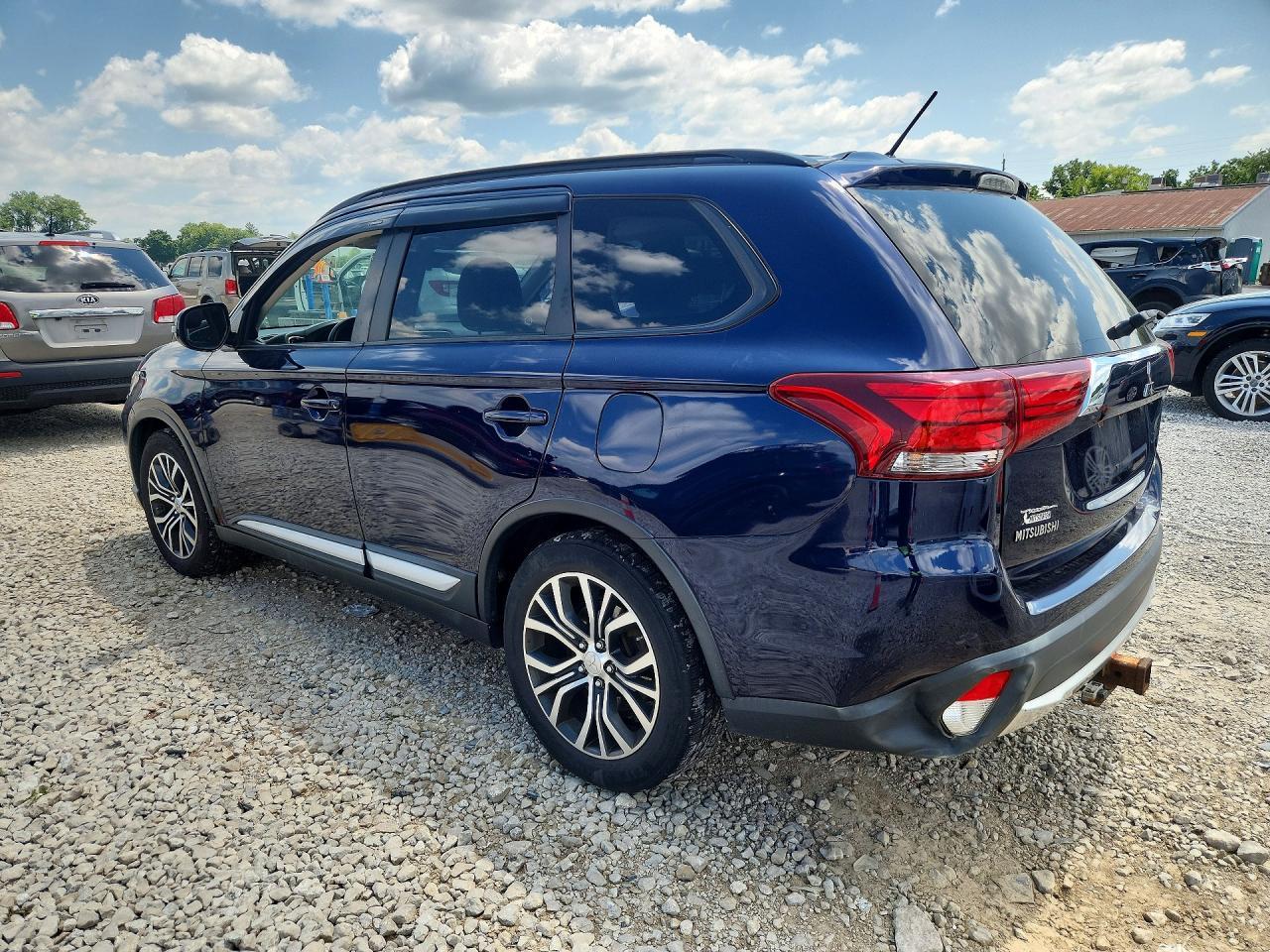 2016 Mitsubishi Outlander Se - zdjęcie 2