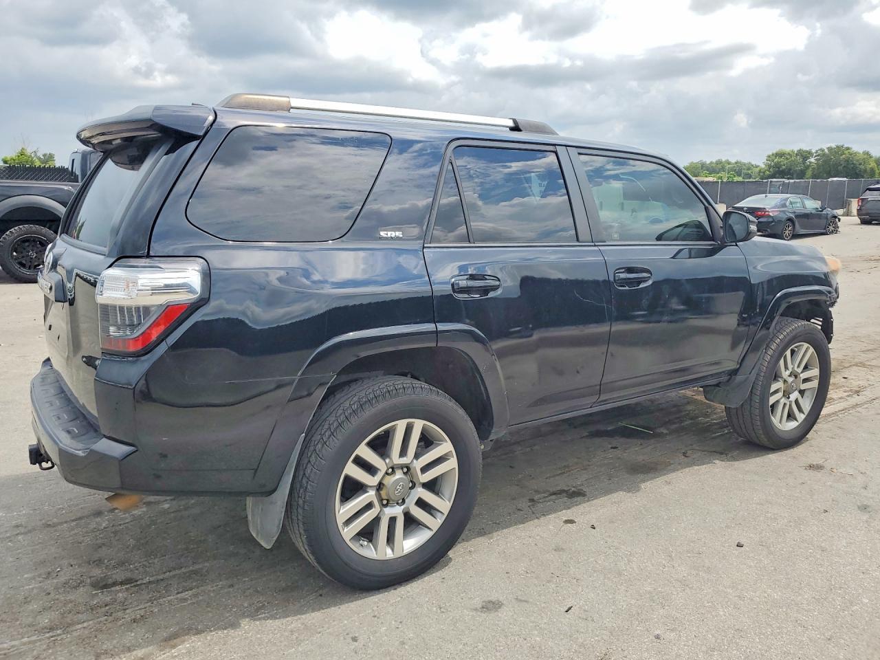 2020 Toyota 4Runner Sr5 - zdjęcie 3
