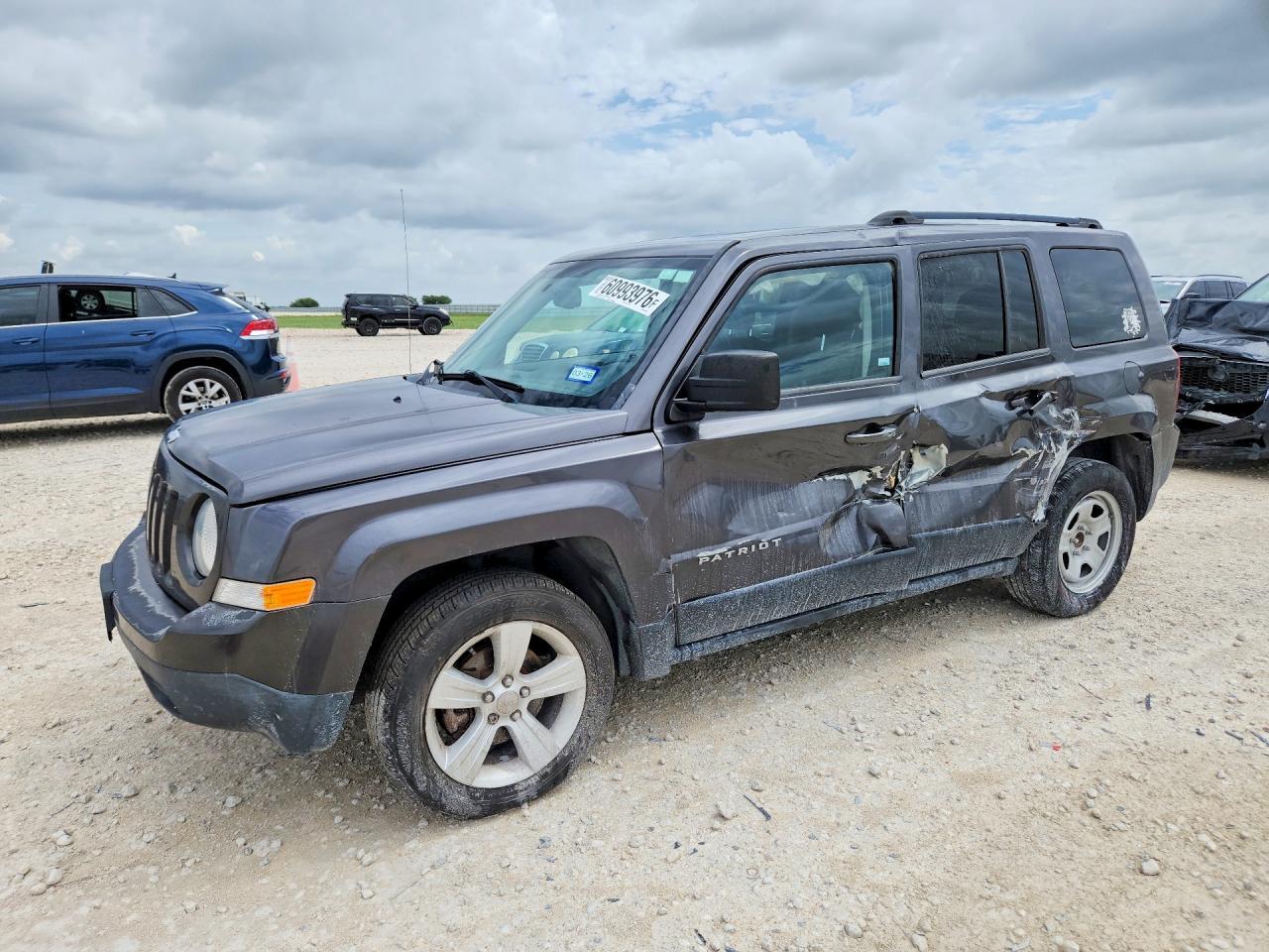 2017 Jeep Patriot Latitude - zdjęcie główne