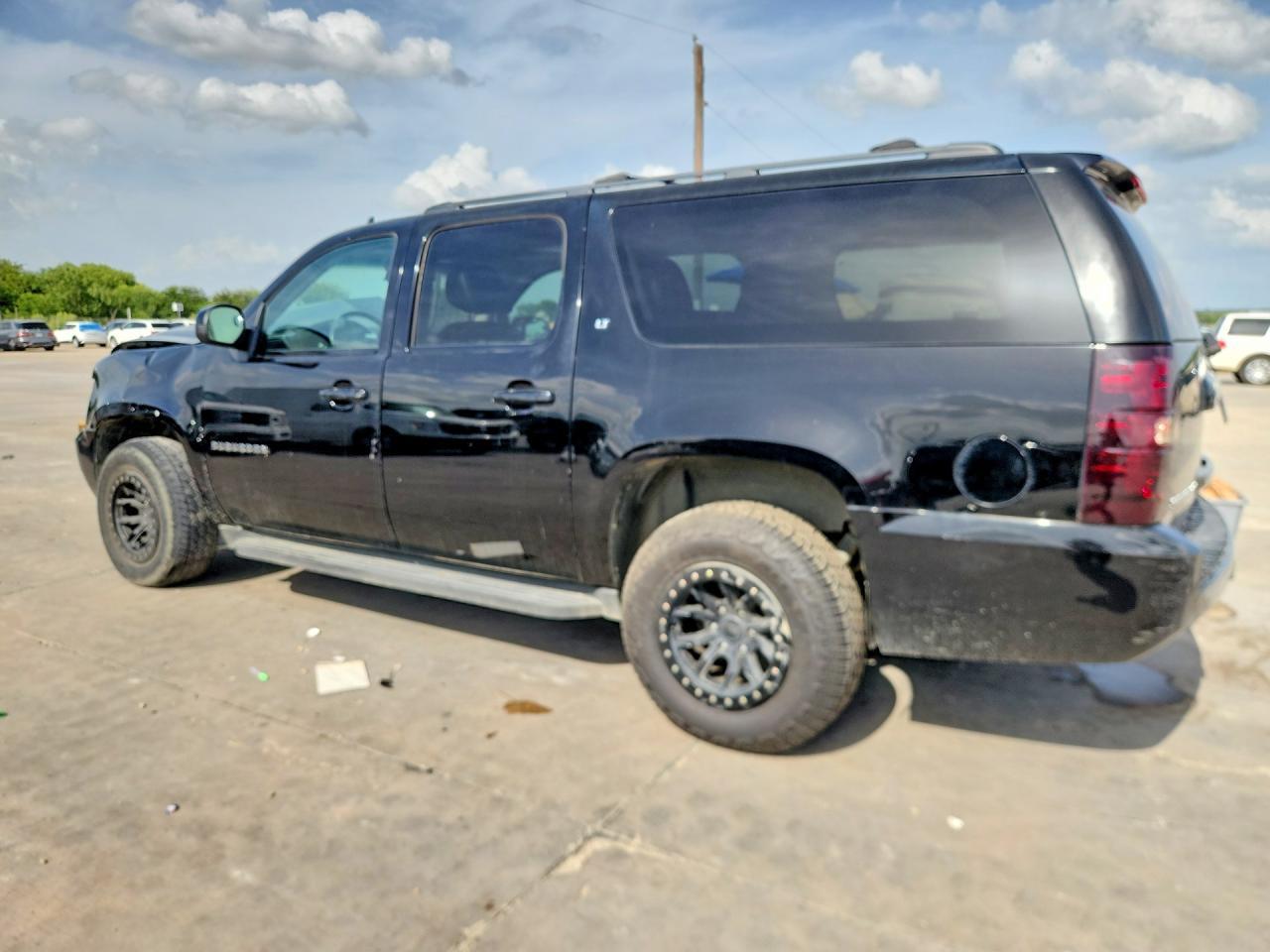 2013 Chevrolet Suburban K1500 Lt - zdjęcie 2