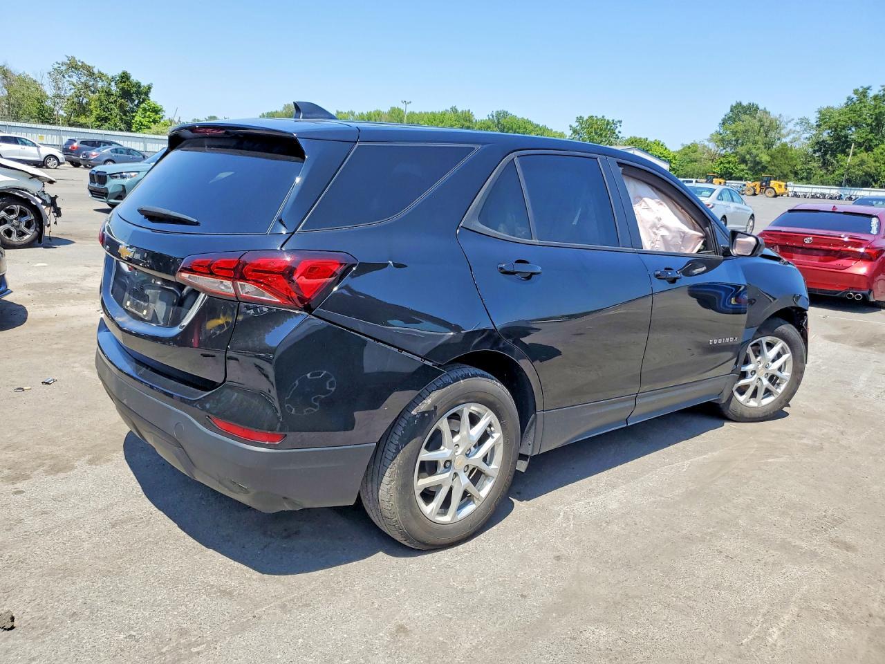 2023 Chevrolet Equinox Ls - zdjęcie 3