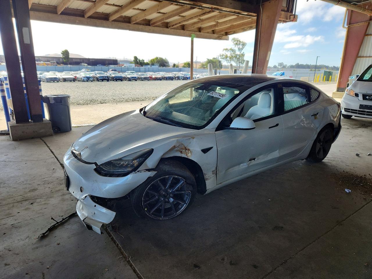 2022 Tesla Model 3 - zdjęcie główne