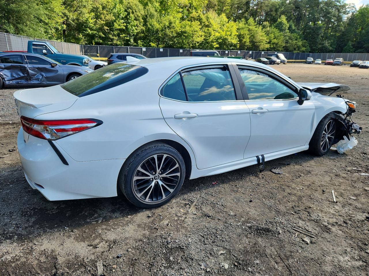 2020 Toyota Camry Se - zdjęcie 3