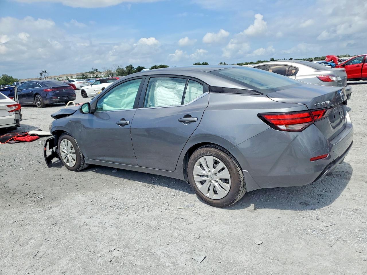 2021 Nissan Sentra S - zdjęcie 2