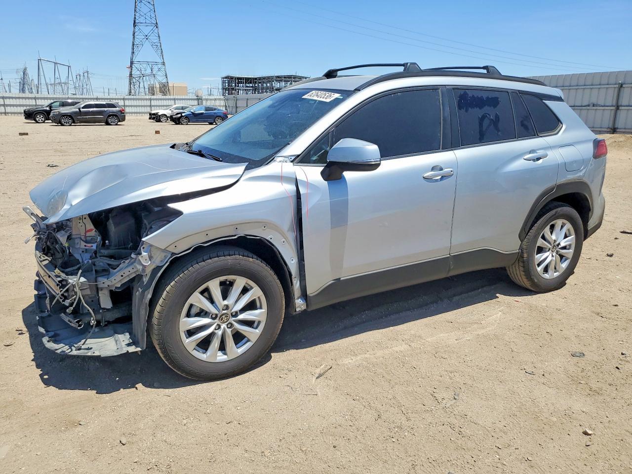 2022 Toyota Corolla Cross Le - zdjęcie główne