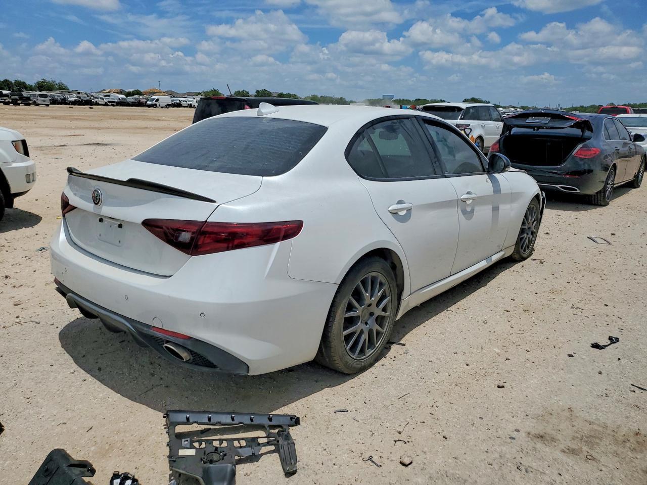 2017 Alfa Romeo Giulia Ti - zdjęcie 3