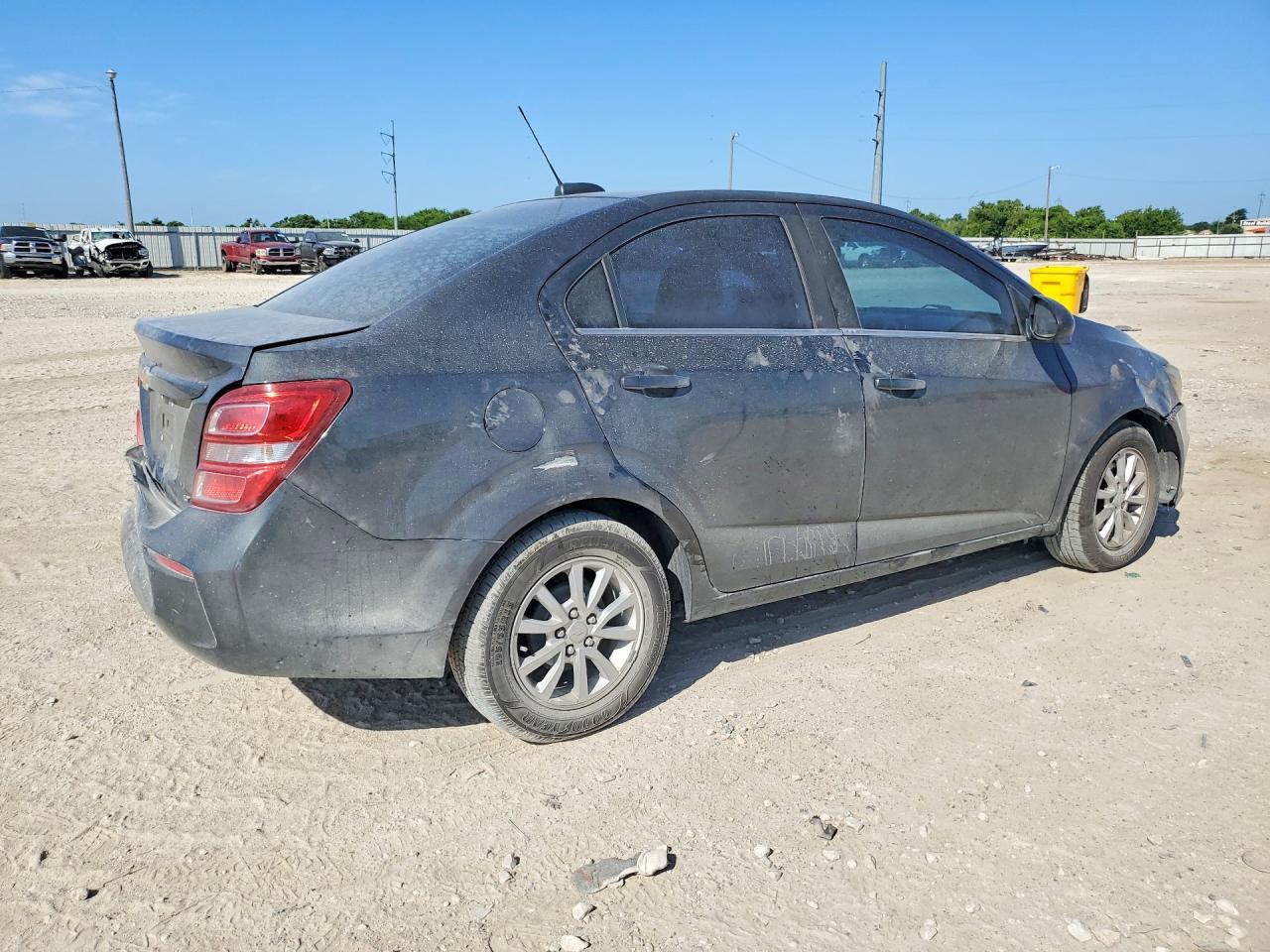 2017 Chevrolet Sonic Lt - zdjęcie 3