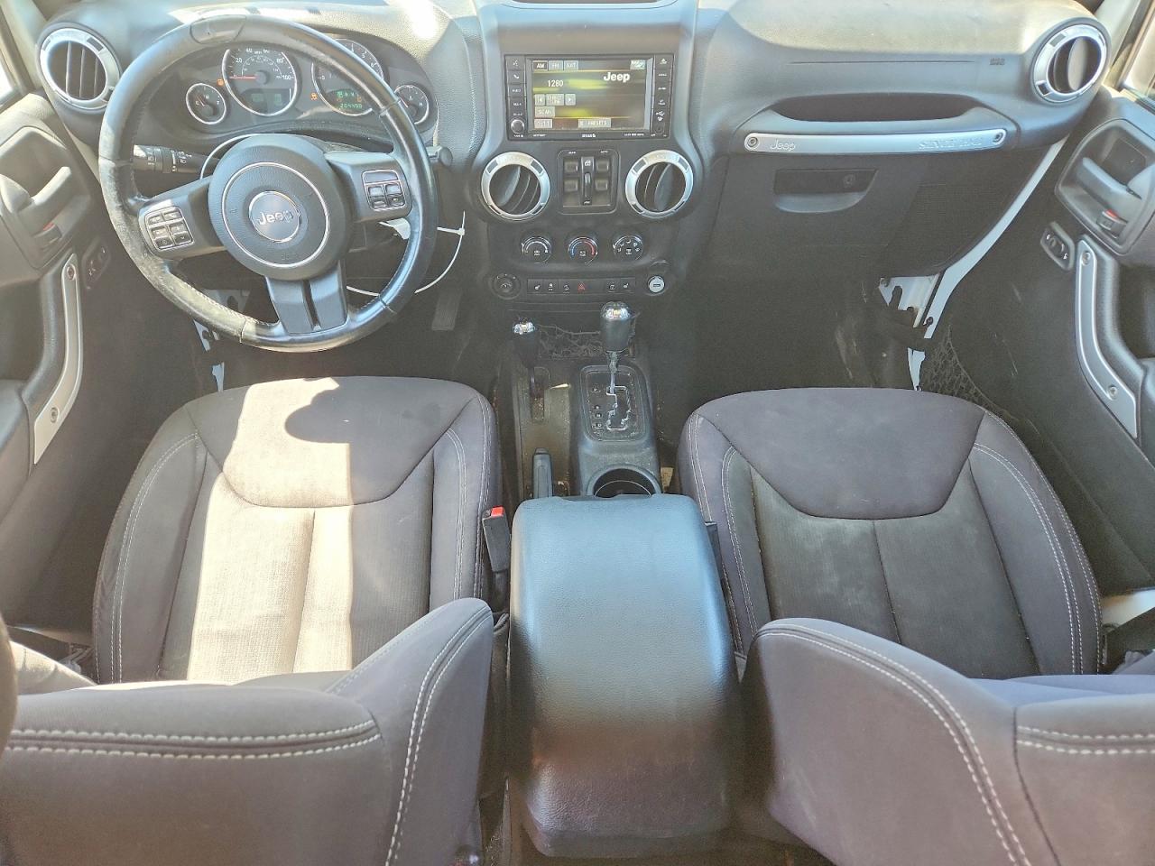2013 Jeep Wrangler Unlimited Sahara - zdjęcie 8