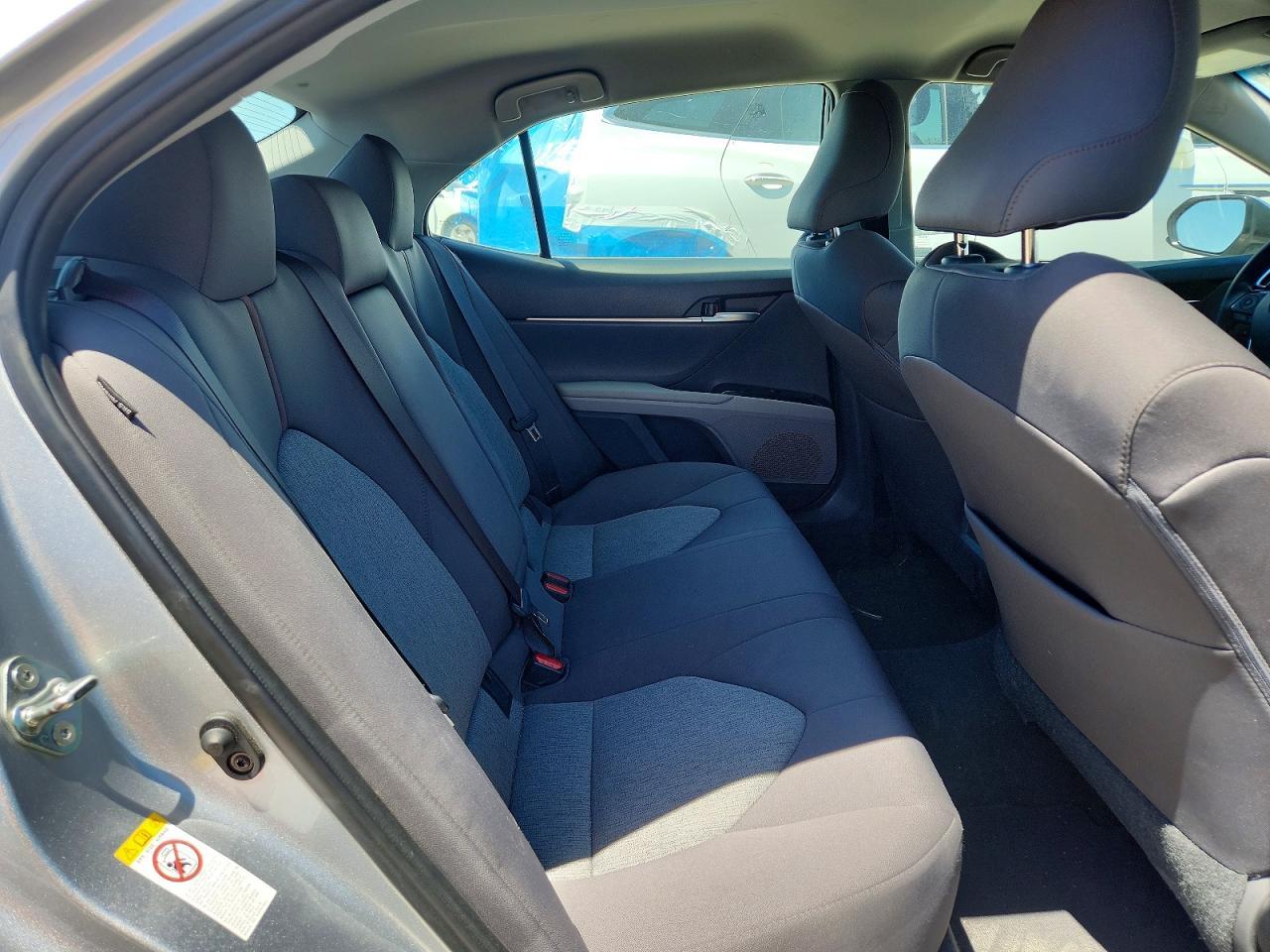 2018 Toyota Camry Le - zdjęcie 10
