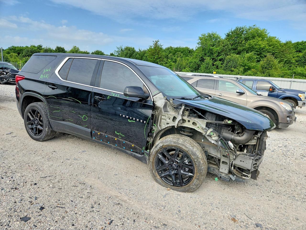 2021 Chevrolet Traverse Ls - zdjęcie 4