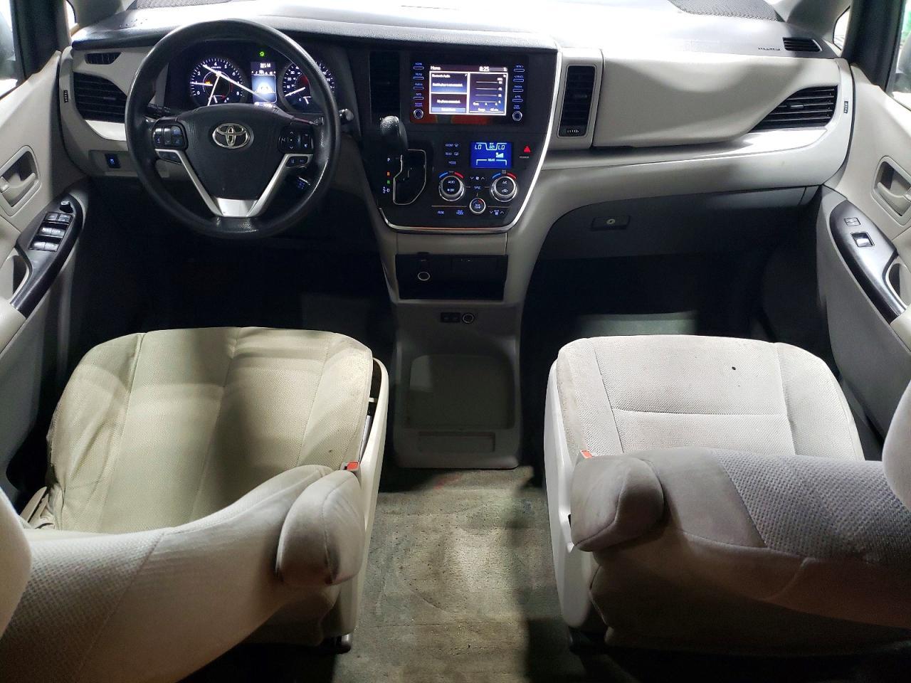 2018 Toyota Sienna L - zdjęcie 8