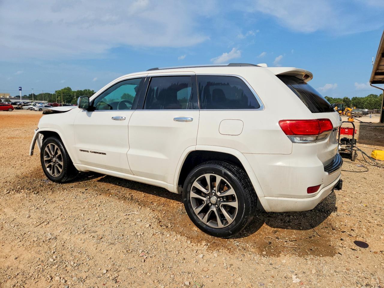 2017 Jeep Grand Cherokee Overland - zdjęcie 2