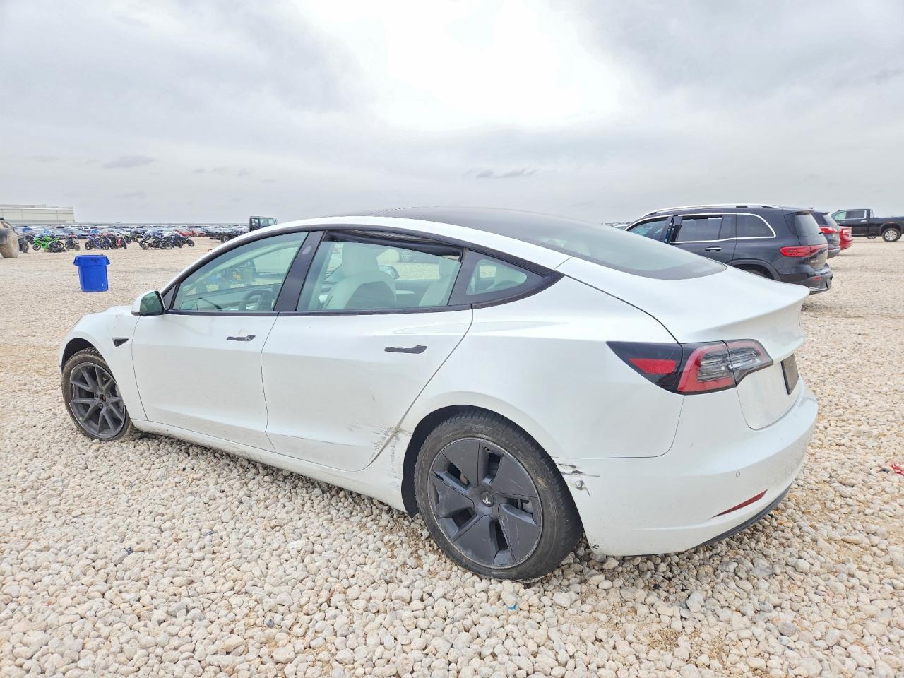2022 Tesla Model 3 - zdjęcie 2