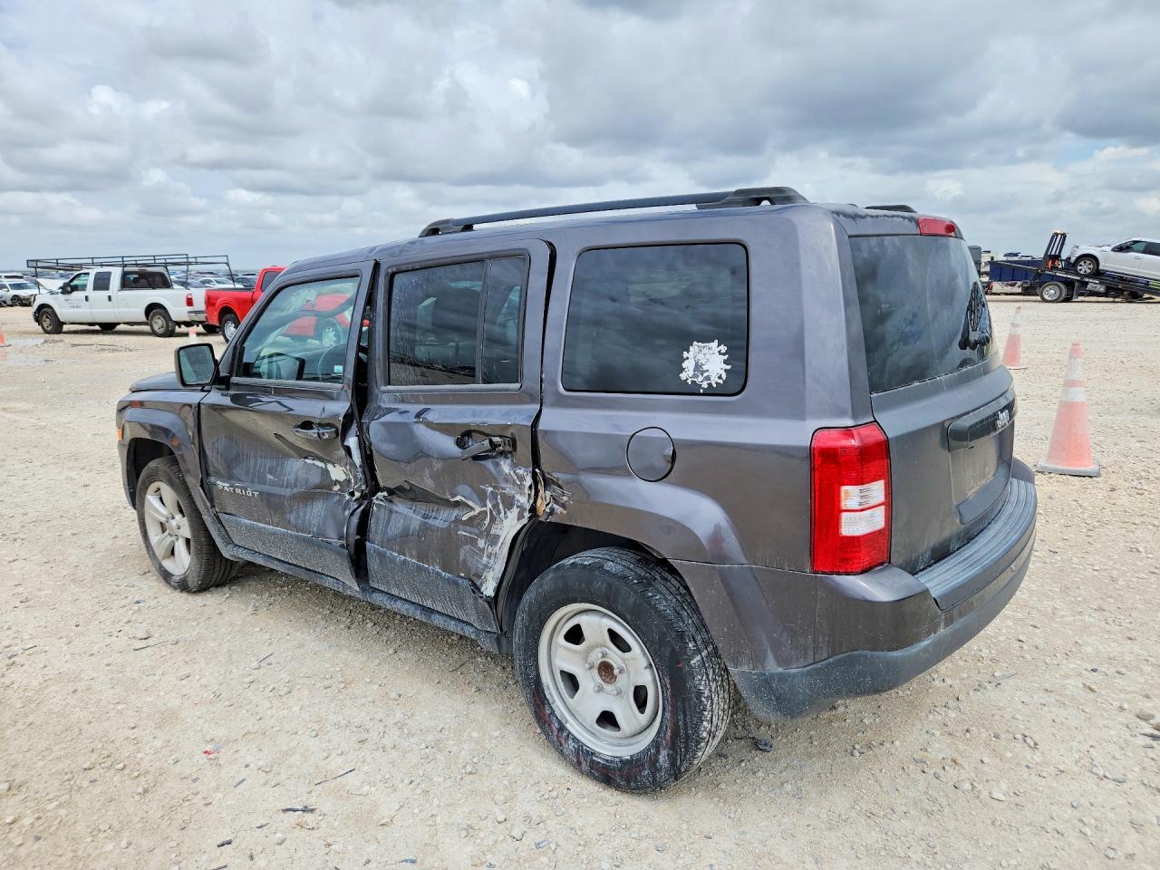 2017 Jeep Patriot Latitude - zdjęcie 2