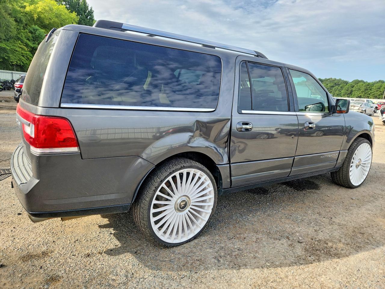 2016 Lincoln Navigator L Reserve - zdjęcie 3