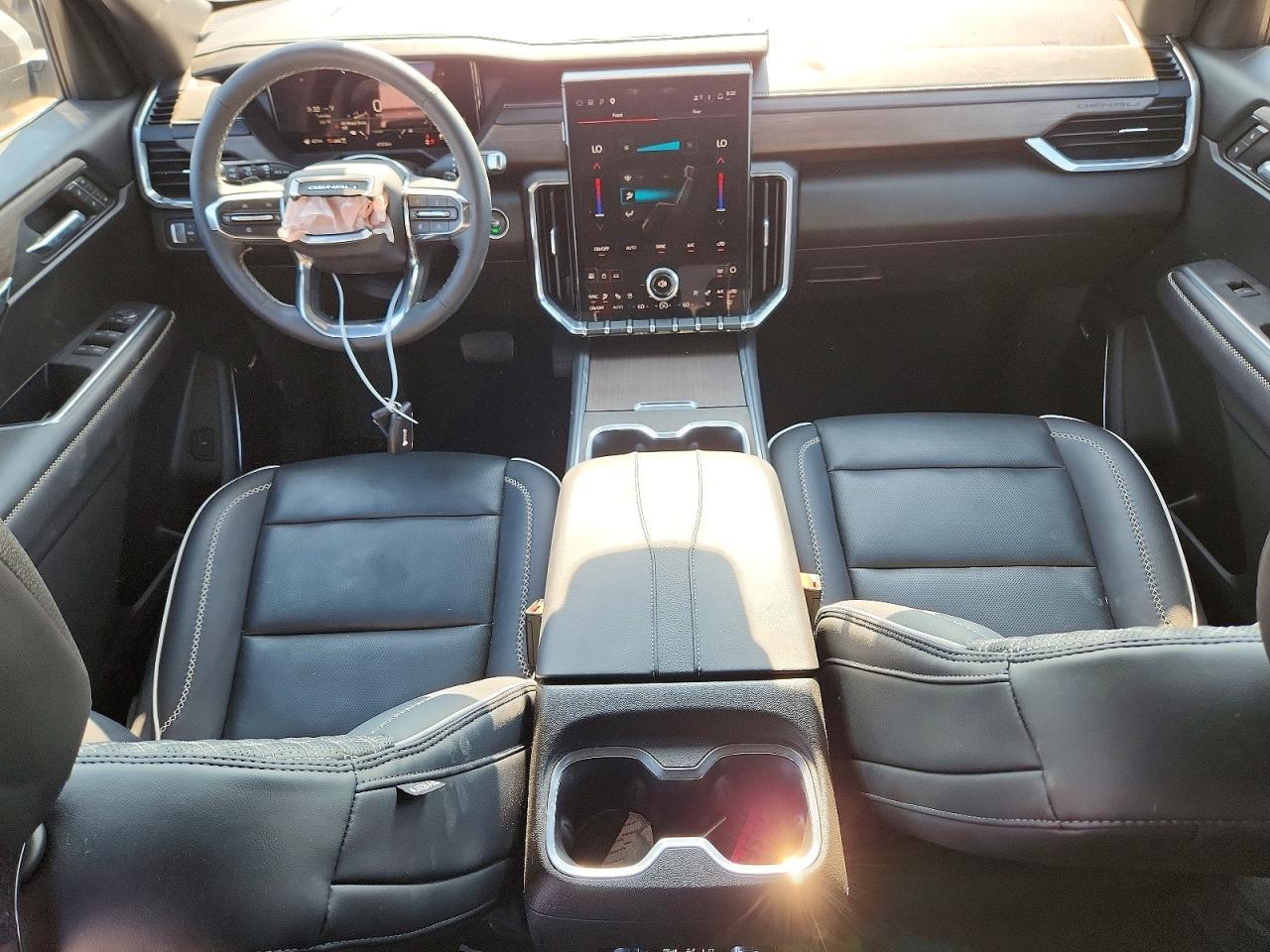 2025 GMC Acadia Denali - zdjęcie 8