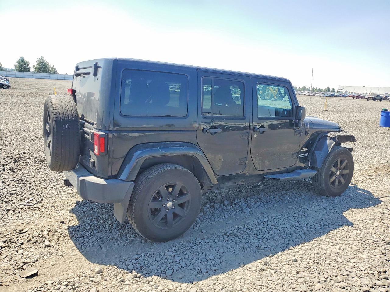2015 Jeep Wrangler Unlimited Sahara - zdjęcie 3