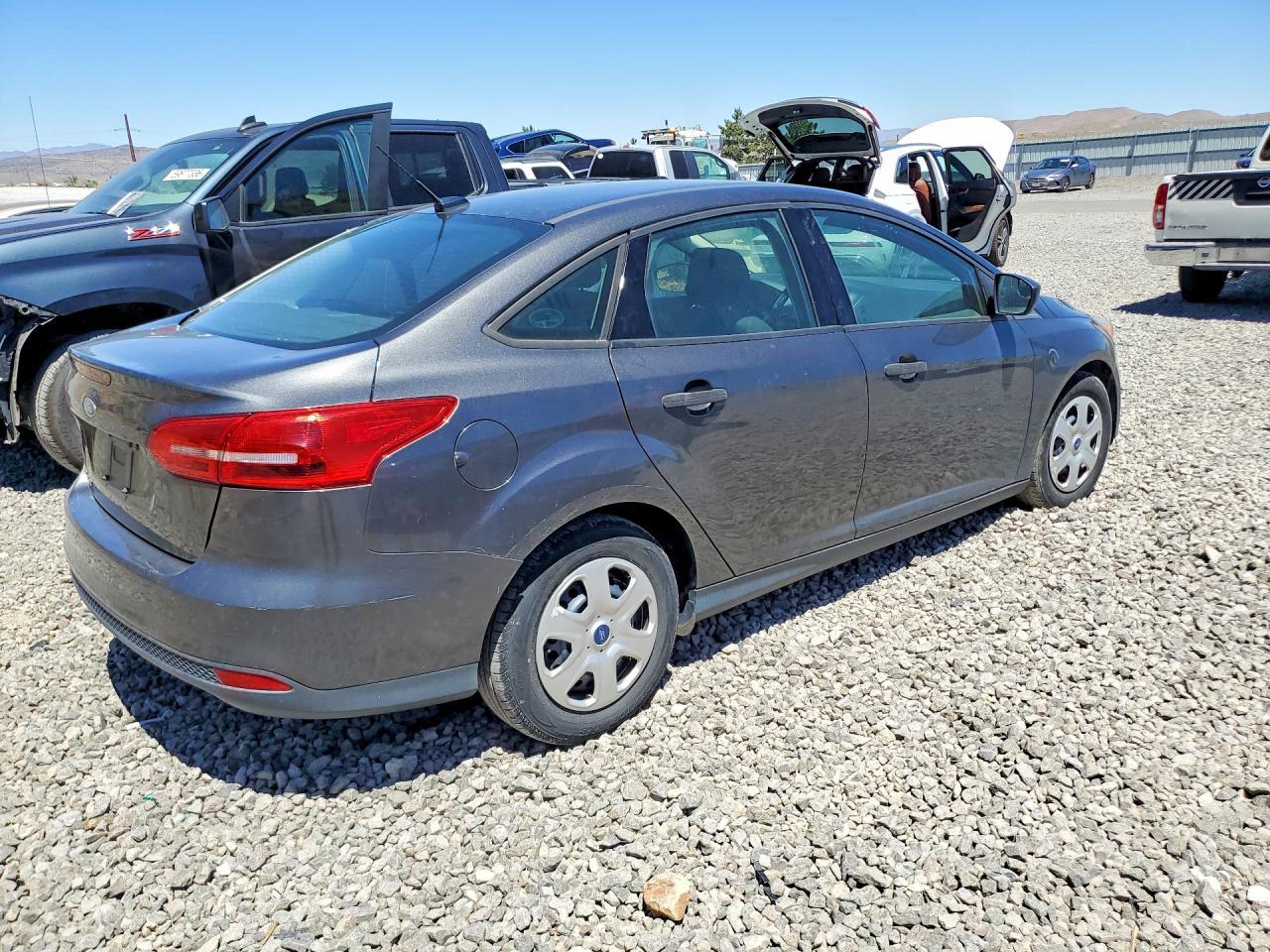 2017 Ford Focus S - zdjęcie 3