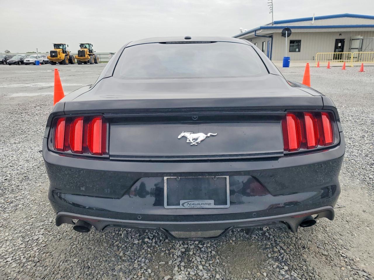 2017 Ford Mustang - zdjęcie 6