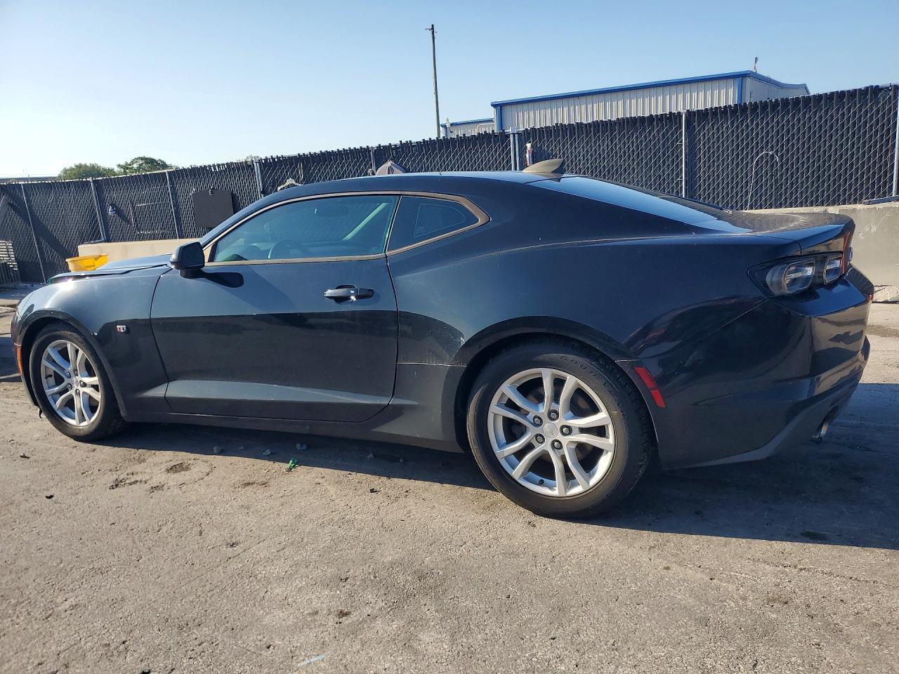 2019 Chevrolet Camaro Ls - zdjęcie 2