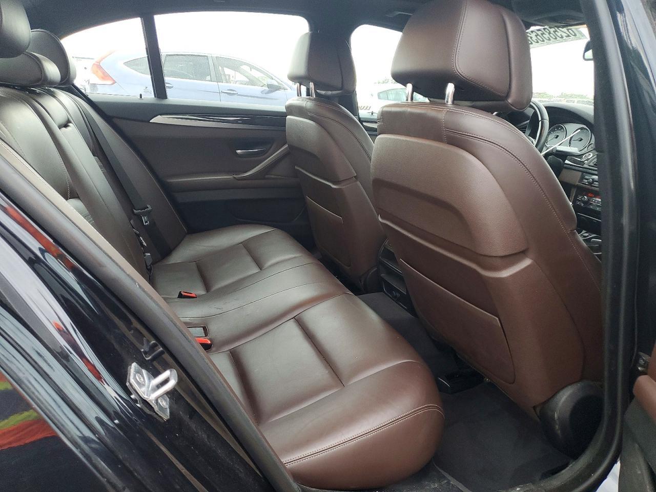 2014 BMW Seria 5 550i - zdjęcie 10