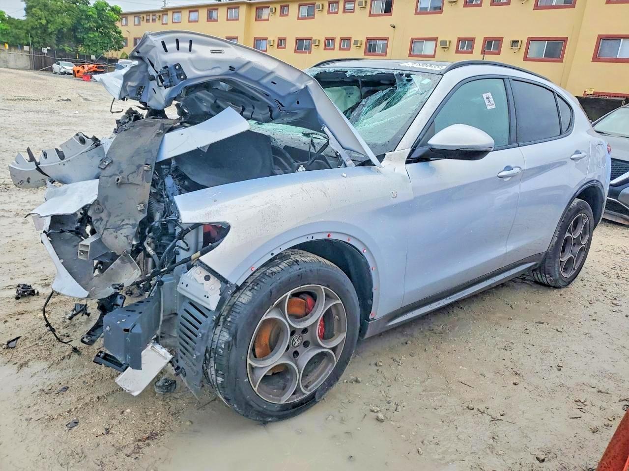 2022 Alfa Romeo Stelvio Ti - zdjęcie główne