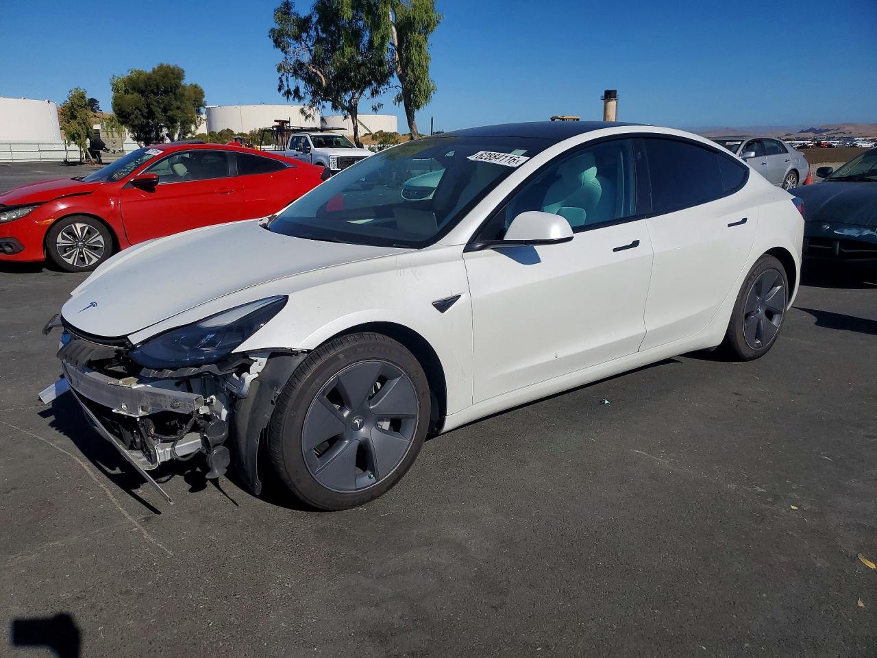 2021 Tesla Model 3 - zdjęcie główne