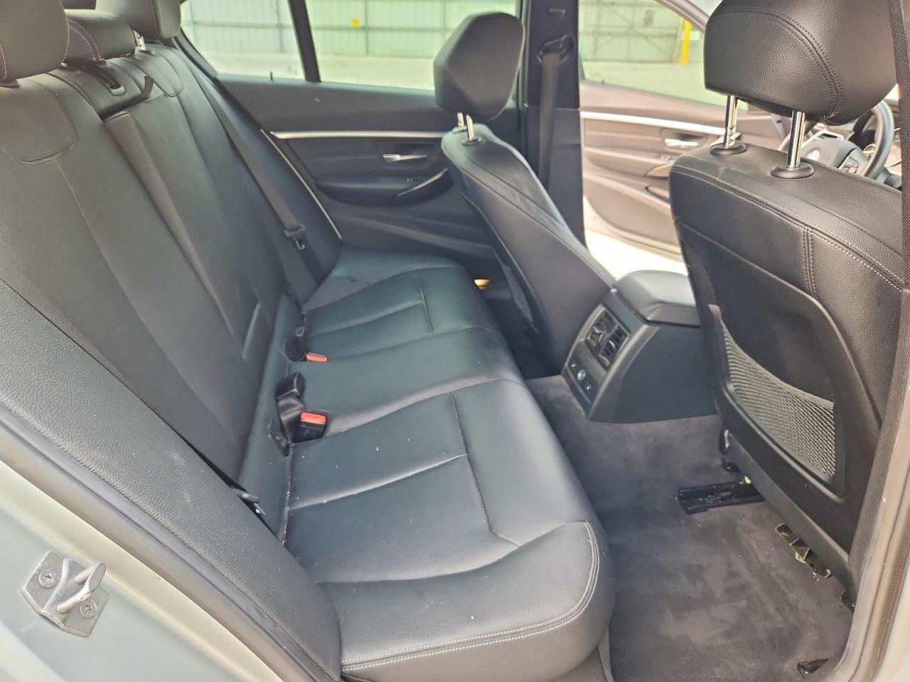 2017 BMW 330 Xi - zdjęcie 10